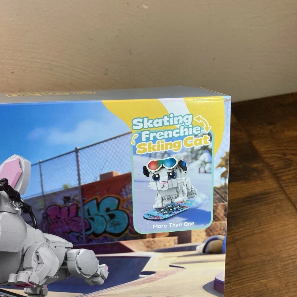 Wise Block Skating Frenchie French Bulldog Building‎ Block Set 659 Pieces